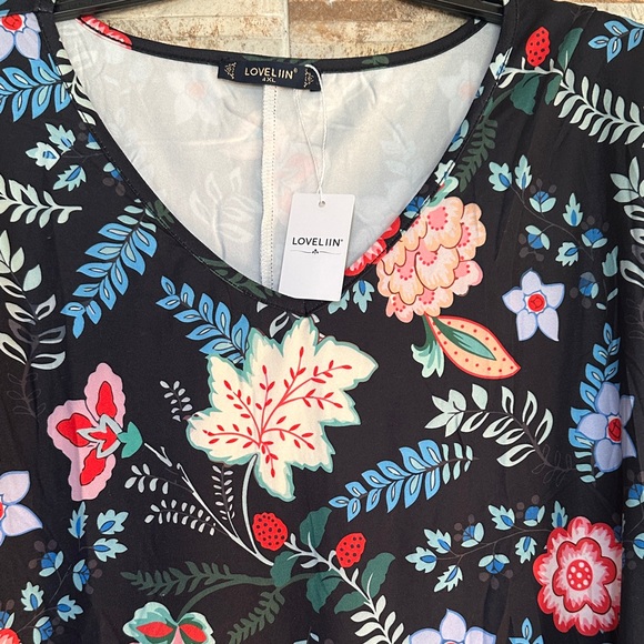 Chic Black Floral Tunic Top - Picture 2 of 3